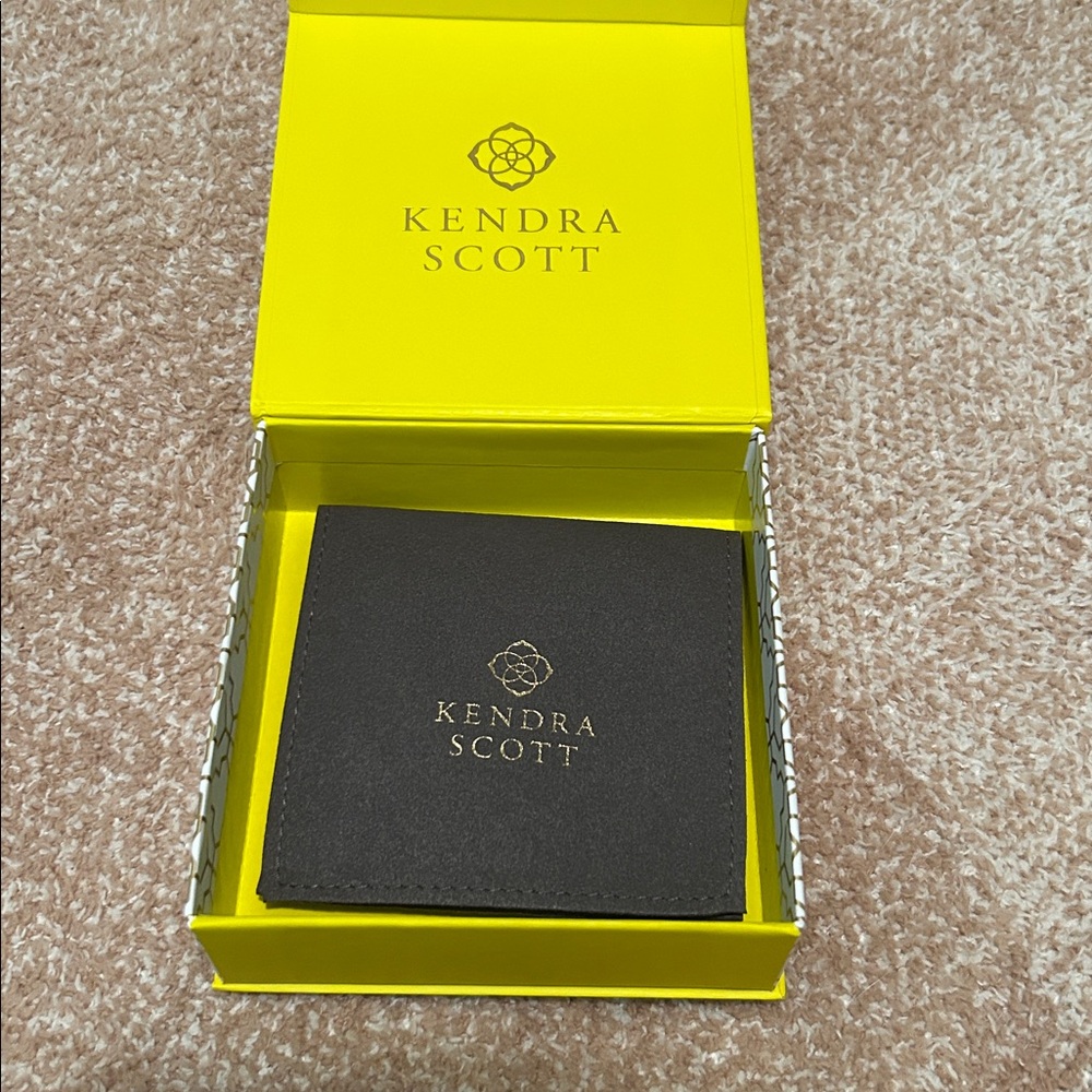 Kendra Scott Allison Pendant Necklace 18 k gold Vermeil - Picture 7 of 9